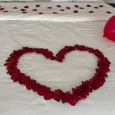 Suite « Body Love » - Jacuzzi Privatif Créteil Kültér fotó